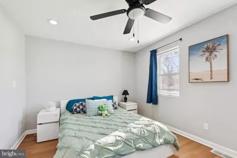 Bedroom - 1123 Wicklow Rd, Baltimore, MD 21229 photo 2 of 5