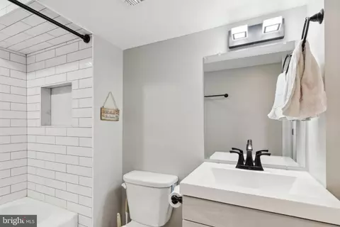 Bath - 1123 Wicklow Rd, Baltimore, MD 21229 photo 5 of 5