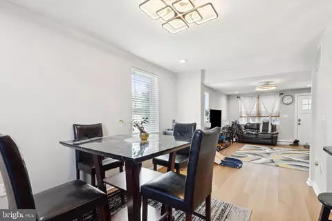 Dining - 1123 Wicklow Rd, Baltimore, MD 21229 photo 1 of 1