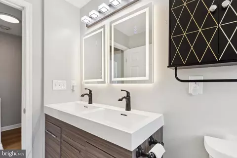 Bath - 1123 Wicklow Rd, Baltimore, MD 21229 photo 2 of 5