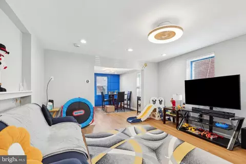 Entry Way - 1123 Wicklow Rd, Baltimore, MD 21229 photo 1 of 5