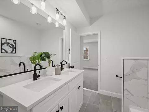Bath - 1214 Hull St, Baltimore, MD 21230 photo 4 of 6