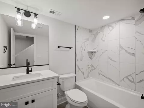 Bath - 1214 Hull St, Baltimore, MD 21230 photo 2 of 6