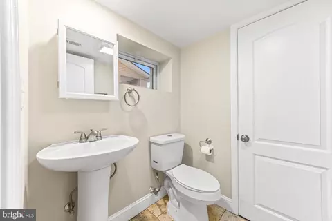 Bath - 4711 Grindon Ave, Baltimore, MD 21214 photo 4 of 4