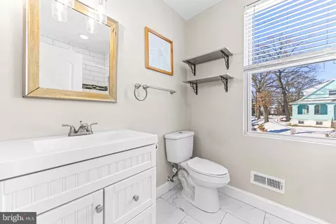 Bath - 4711 Grindon Ave, Baltimore, MD 21214 photo 3 of 4