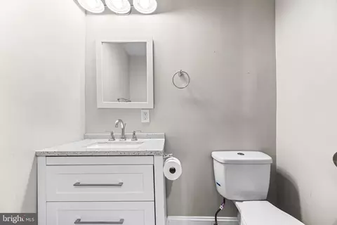 Bath - 4711 Grindon Ave, Baltimore, MD 21214 photo 2 of 4