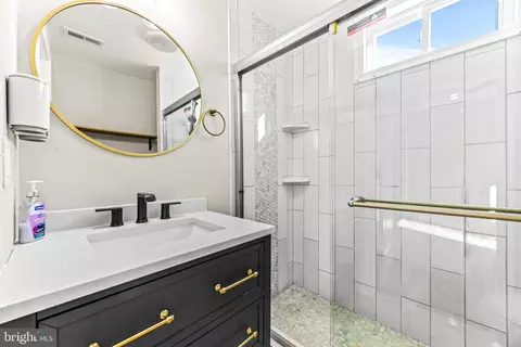 Bath - 4711 Grindon Ave, Baltimore, MD 21214 photo 1 of 4