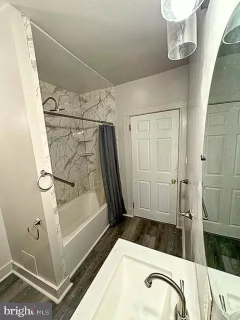 Bath - 423 Rosecroft Ter, Baltimore, MD 21229 photo 1 of 3
