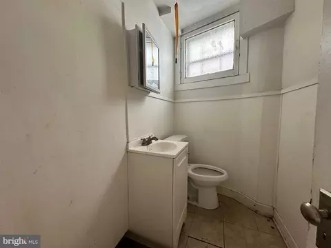Bath - 2021 E Lanvale St, Baltimore, MD 21213 photo 3 of 3
