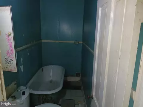 Entry Way - 1905 E North Ave, Baltimore, MD 21213 photo 3 of 7