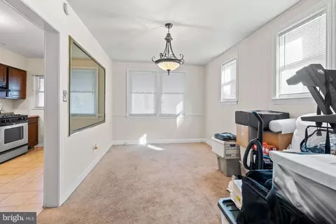 Entry Way - 3952 Oakford Ave, Baltimore, MD 21215 photo 2 of 4