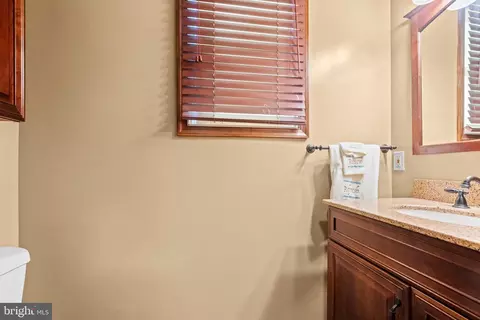 Bath - 3952 Oakford Ave, Baltimore, MD 21215 photo 1 of 2