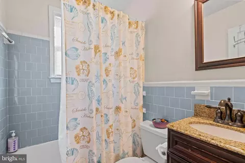 Bath - 3952 Oakford Ave, Baltimore, MD 21215 photo 2 of 2