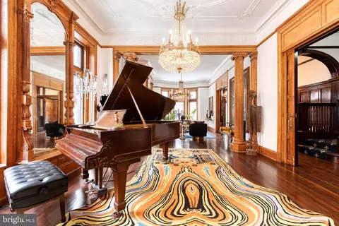 Entry Way - 2452 Eutaw Pl, Baltimore, MD 21217 photo 5 of 11