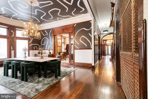Entry Way - 2452 Eutaw Pl, Baltimore, MD 21217 photo 6 of 11