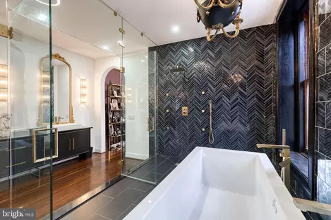 Bath - 2452 Eutaw Pl, Baltimore, MD 21217 photo 7 of 11