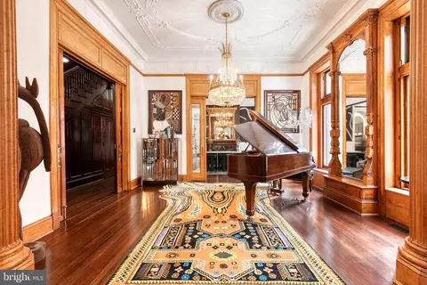 Entry Way - 2452 Eutaw Pl, Baltimore, MD 21217 photo 4 of 11