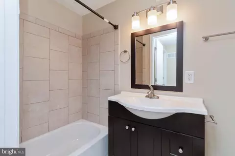 Bath - 418 E Oliver St, Baltimore, MD 21202 photo 1 of 1