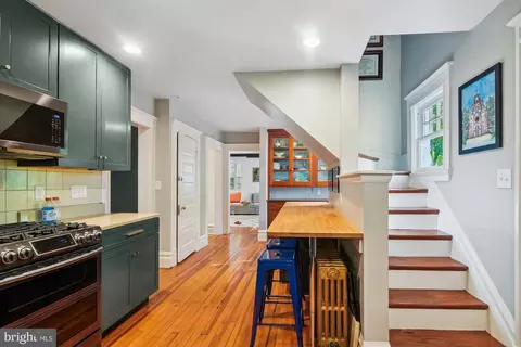Entry Way - 208 Edgevale Rd, Baltimore, MD 21210 photo 3 of 7