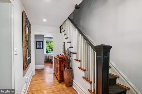 Entry Way - 208 Edgevale Rd, Baltimore, MD 21210 photo 2 of 7