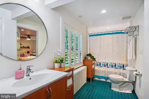Bath - 208 Edgevale Rd, Baltimore, MD 21210 photo 1 of 2