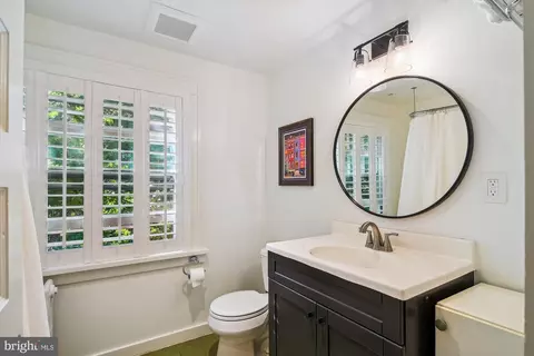 Bath - 208 Edgevale Rd, Baltimore, MD 21210 photo 2 of 2
