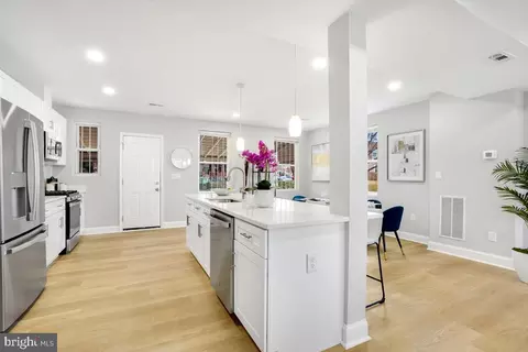 Entry Way - 3501 Erdman Ave, Baltimore, MD 21213 photo 2 of 3