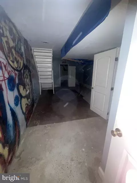 Entry Way - 2624 E Biddle St, Baltimore, MD 21213 photo 10 of 12
