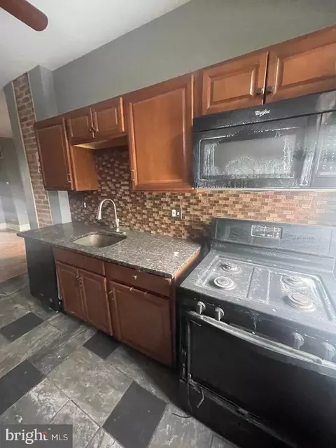 Entry Way - 2624 E Biddle St, Baltimore, MD 21213 photo 6 of 12