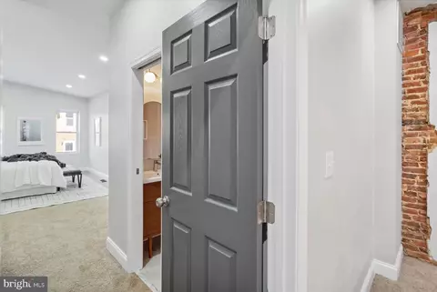 Entry Way - 730 E 21st St, Baltimore, MD 21218 photo 13 of 20