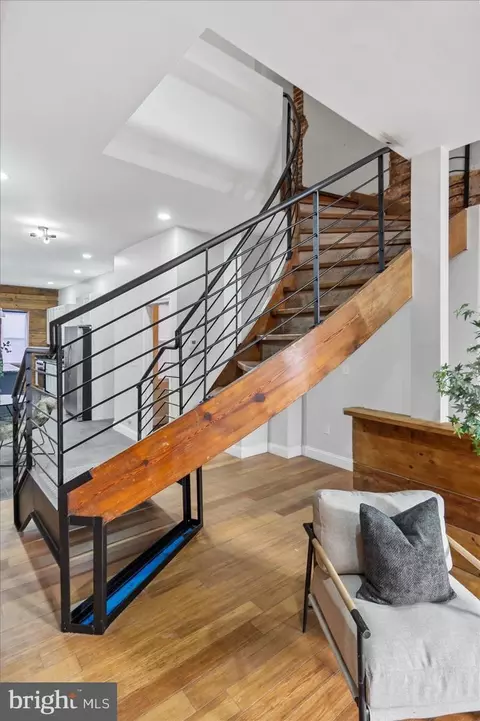 Entry Way - 730 E 21st St, Baltimore, MD 21218 photo 9 of 20