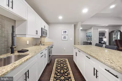 Kitchen - 1200 Steuart St #1812, Baltimore, MD 21230 photo 4 of 5