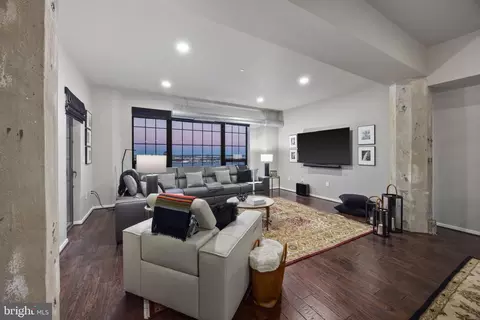 Living - 1200 Steuart St #1812, Baltimore, MD 21230 photo 2 of 7