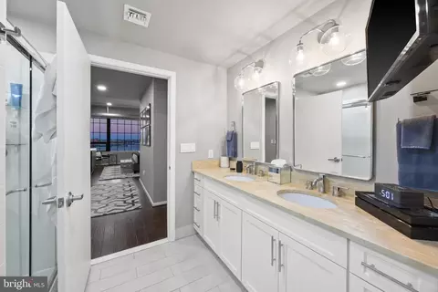 Bath - 1200 Steuart St #1812, Baltimore, MD 21230 photo 4 of 5