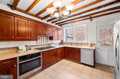 521 S Sharp St, Baltimore, MD 21201 photo 8