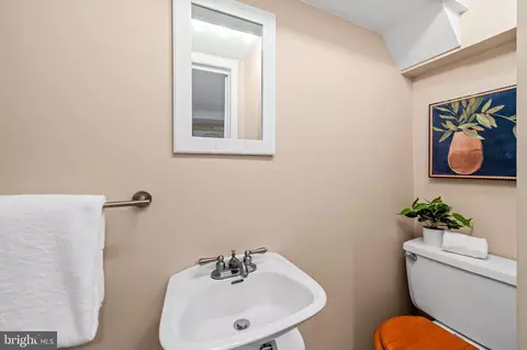 521 S Sharp St, Baltimore, MD 21201 photo 28