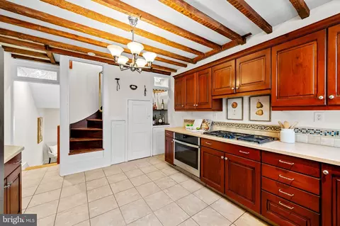 521 S Sharp St, Baltimore, MD 21201 photo 9