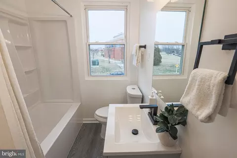 Bath - 1233 Gleneagle Rd, Baltimore, MD 21239 photo 1 of 3