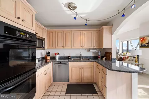 Kitchen - 10 E Lee St E #1804, Baltimore, MD 21202 photo 3 of 4