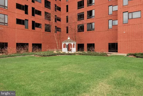 Exterior - 10 E Lee St E #1804, Baltimore, MD 21202 photo 1 of 4