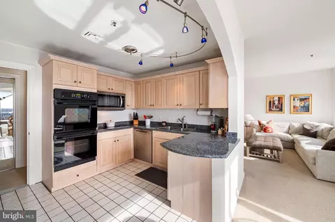 Kitchen - 10 E Lee St E #1804, Baltimore, MD 21202 photo 2 of 4