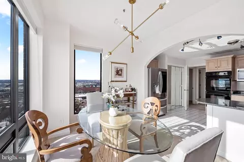 Dining - 10 E Lee St E #1804, Baltimore, MD 21202 photo 6 of 6
