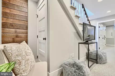 Entry Way - 3217 Dillon St, Baltimore, MD 21224 photo 9 of 13