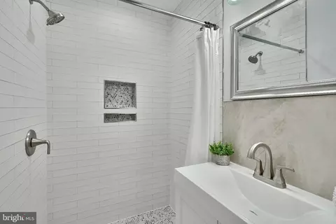 Bath - 1326 Webster St, Baltimore, MD 21230 photo 6 of 9