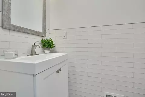 Bath - 1326 Webster St, Baltimore, MD 21230 photo 2 of 9
