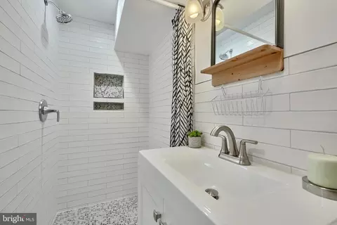 Bath - 1326 Webster St, Baltimore, MD 21230 photo 8 of 9