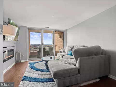 Living - 100 Harborview Dr #1008, Baltimore, MD 21230 photo 5 of 5