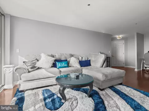 Living - 100 Harborview Dr #1008, Baltimore, MD 21230 photo 1 of 5