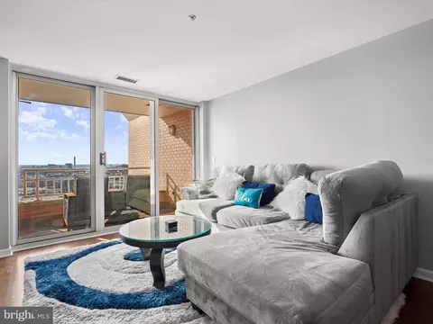 Living - 100 Harborview Dr #1008, Baltimore, MD 21230 photo 4 of 5