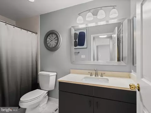 Bath - 100 Harborview Dr #1008, Baltimore, MD 21230 photo 1 of 1